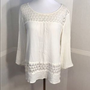 Solitaire white lace accent 3/4 sleeved top, Sz L